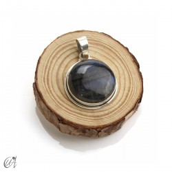 Sterling silver and labradorite circular pendant, large model 3