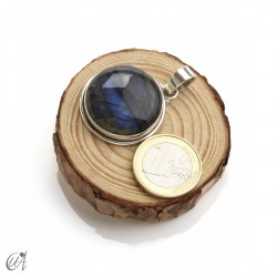 Sterling silver and labradorite circular pendant, large model 3
