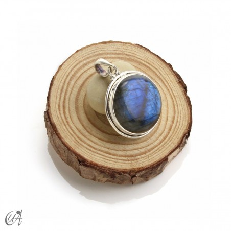 Sterling silver and labradorite circular pendant, medium model 3