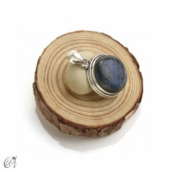Sterling silver and labradorite circular pendant, medium model 1