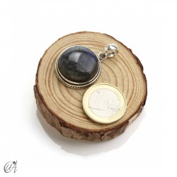 Sterling silver and labradorite circular pendant, medium model 1