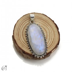Colgante en plata con piedra luna, ovalado