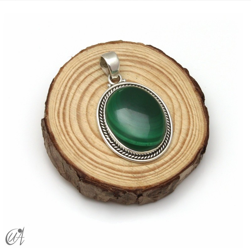 Oval malachite pendant in 925 silver. Medium - model 1