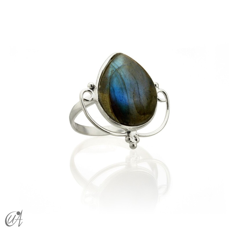 Boheme ring, silver with natural labradorite
