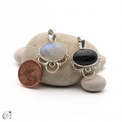 Nuit pendant in sterling silver with oval natural stone
