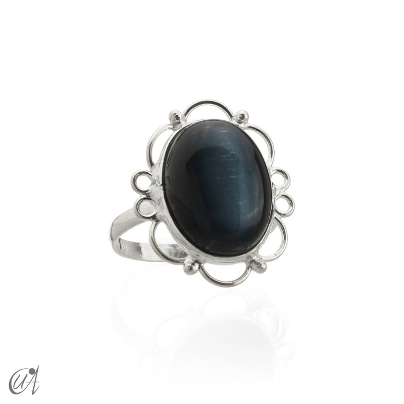 Silver ring with hawk’s eye, Romance