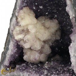 Geoda capilla de amatista con calcita, Brasil