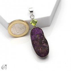Silver pendant with rough purpurite and faceted peridot, model 5