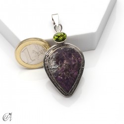 Silver pendant with rough purpurite and faceted peridot, model 1