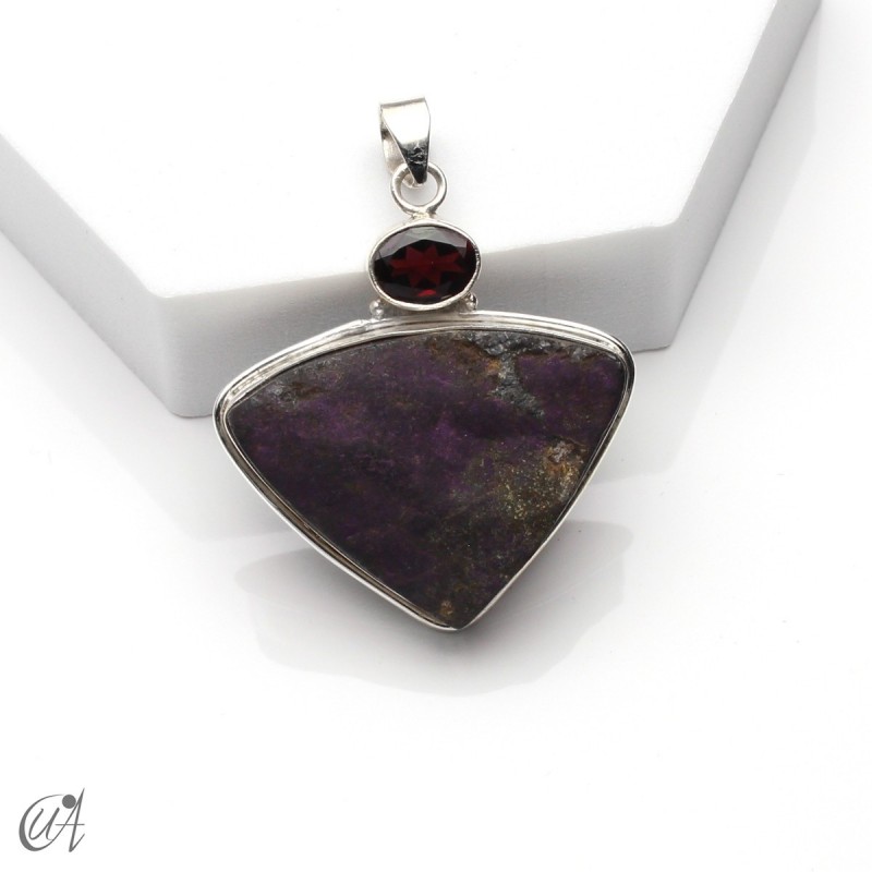 Silver pendant with rough purpurite and faceted garnet, model 1