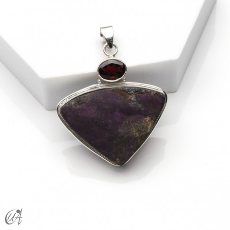 Silver pendant with rough purpurite and faceted garnet, model 1