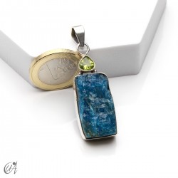 Colgante en plata con apatita en bruto y peridoto facetado, modelo 4