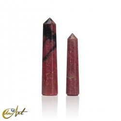 Rhodonite points with 8 faces