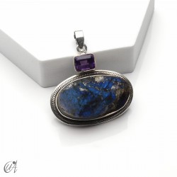 Colgante de labradorita en bruto con amatista facetada en plata, modelo 3