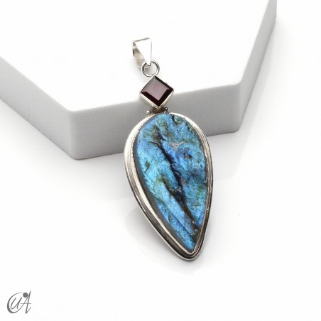 Silver pendant with rough labradorite and faceted garnet, model 1