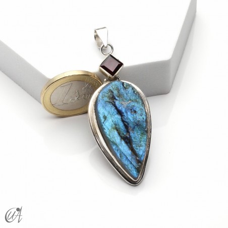 Silver pendant with rough labradorite and faceted garnet, model 1