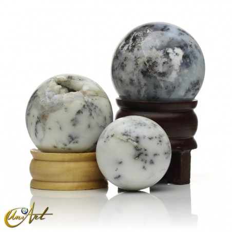 Dendritic opal spheres