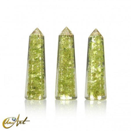 Handmade orgonite point, 5 cm – peridot