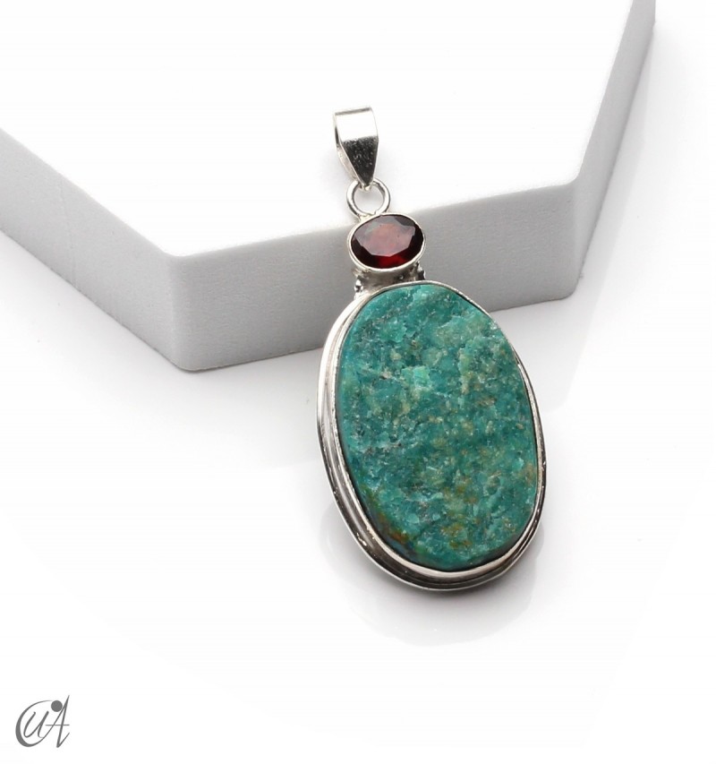 Silver pendant with rough chrysocolla and faceted garnet, model 1