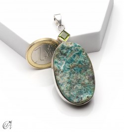 Colgante en plata con crisocola en bruto y peridoto facetado, modelo 1