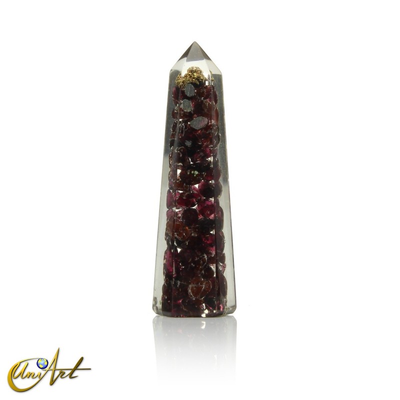 Handmade orgonite point, 8 cm – garnet