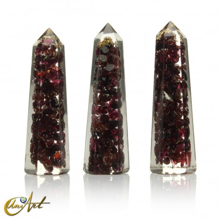 Handmade orgonite point, 8 cm – garnet
