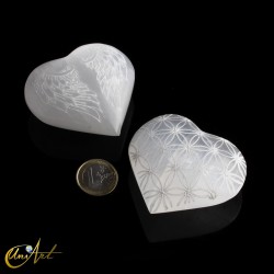 Corazones de selenita grabados