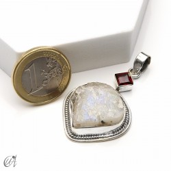 Piedra luna en bruto con granate facetado, colgante en plata - modelo 3