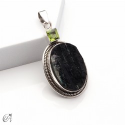 Colgante de turmalina negra en bruto con peridoto en plata de 1ª ley, modelo 4