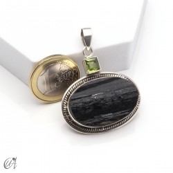 Colgante de turmalina negra en bruto con peridoto en plata de 1ª ley, modelo 3