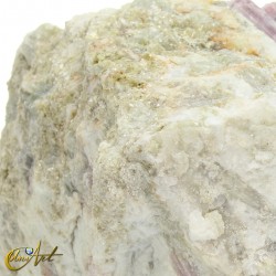 Turmalina rosa bicolor en matriz con mica