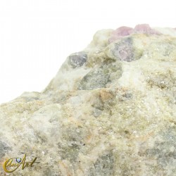 Turmalina rosa bicolor en matriz con mica