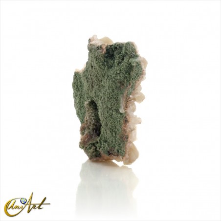 Fan-shaped stilbite with celadonite