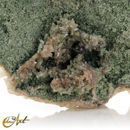 Fan-shaped stilbite with celadonite