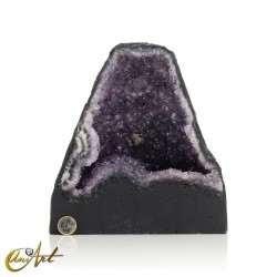 Amethyst geode with small central calcite