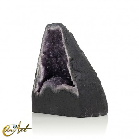 Amethyst geode with small central calcite