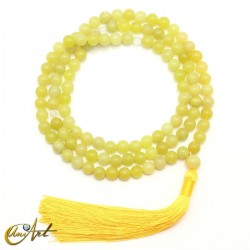 Buddhist mala in lemon jade, 8 mm