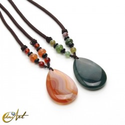 Necklace with agate teardrop