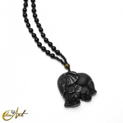 Elefantes tallados en obsidiana con collar