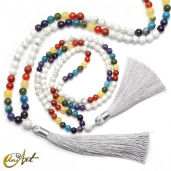 Japa mala con piedras de los chakras y howlita