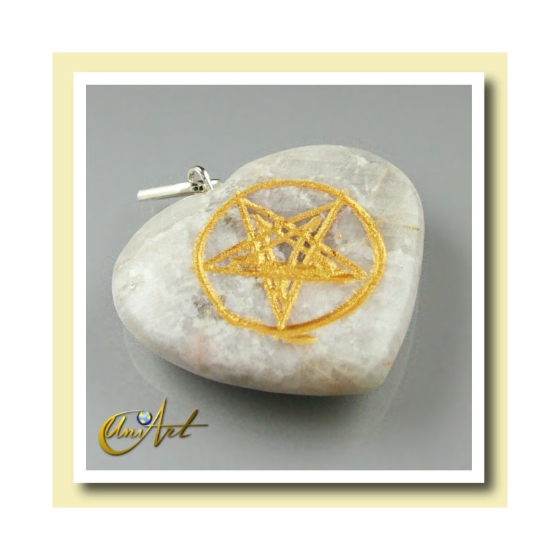 Heart with Pentagrama engraved in moonstone