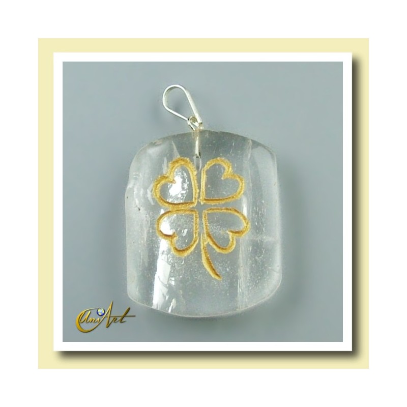 Clover - pendant engraved of cristal quartz