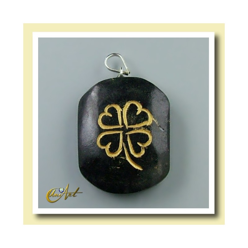 Clover - pendant engraved of black turmaline