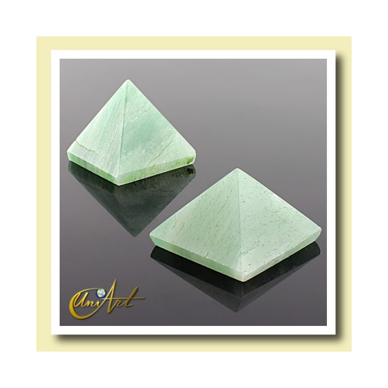 green quartz pyramid, 2cm