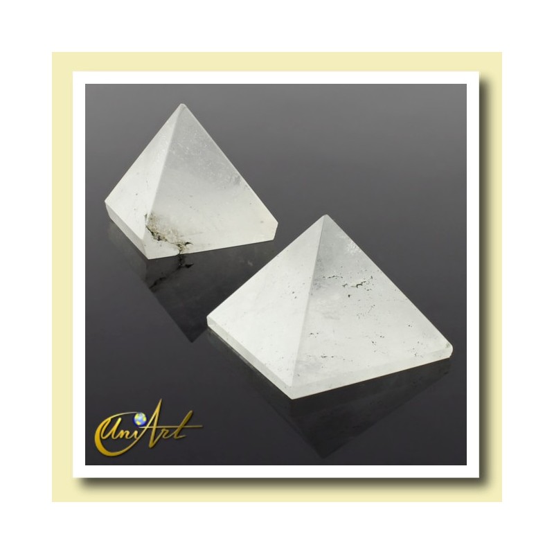 Pyramid 2.5 cm - white quartz