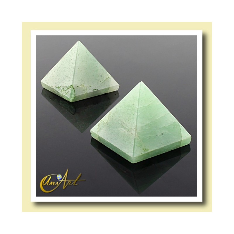 Pyramid 2.5 cm -green  quartz
