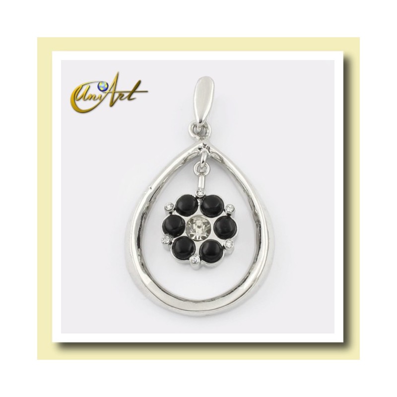 Double pendant with onyx