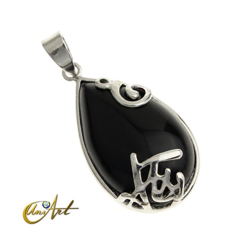 Teardrop onyx pendant