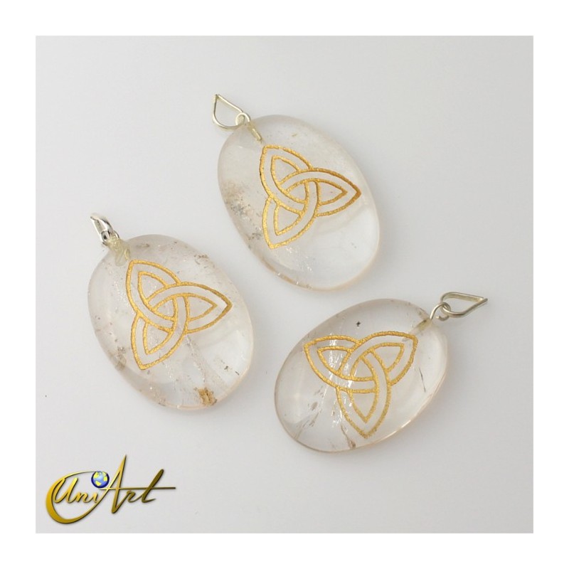 Pendant with the Triquet engraved in crystal quartz