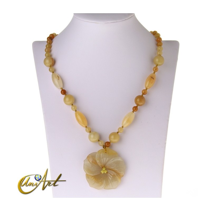 Collar de calcita amarilla con colgante flor